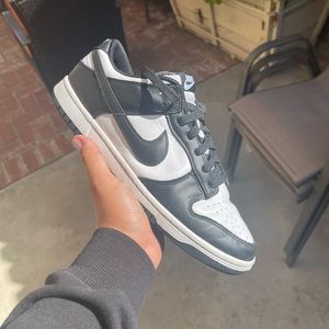 Nike dunk panda size 10